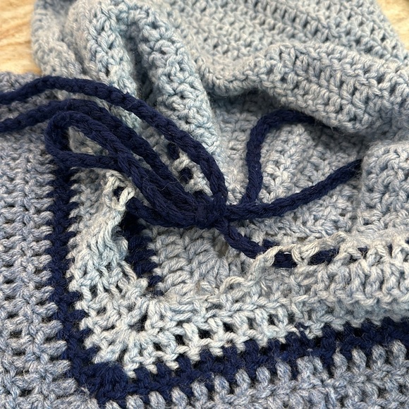 70's Crochet Poncho - Picture 6 of 9